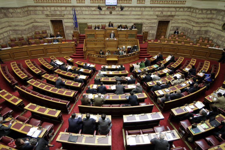 στη-βουλή-το-νομοσχέδιο-για-τις-δομές-ε-406438