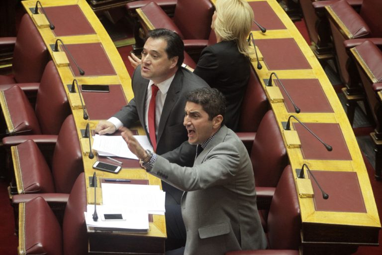 τσίπρας-σε-αυγενάκη-κάτσε-κάτω-εσύ-406811