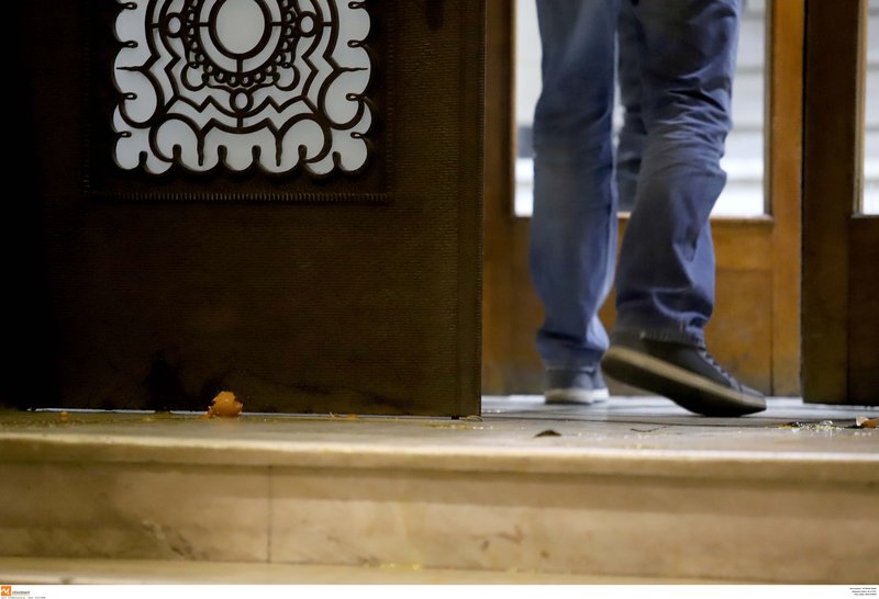 πέταξαν-αβγά-κατά-της-προέδρου-συμβολ-423808