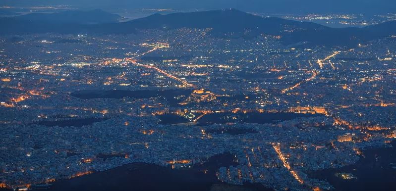 το-κλιπ-για-τη-νυχτερινή-αθήνα-που-έγιν-450661