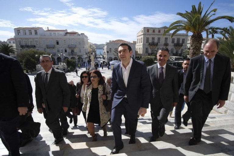συνάντηση-τσίπρα-με-το-δήμαρχο-τήνου-459840
