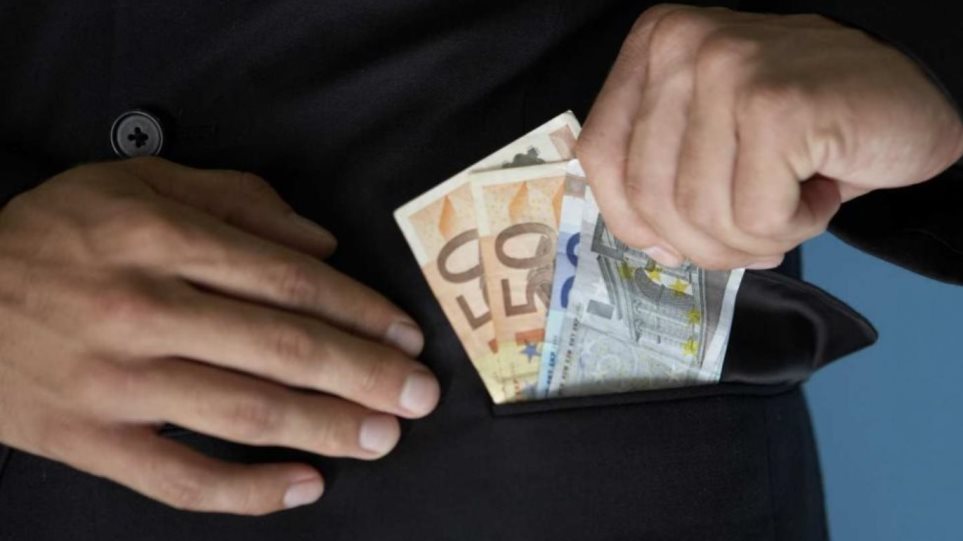 εξαπατούσαν-καταστήματα-για-να-βγάζο-465307