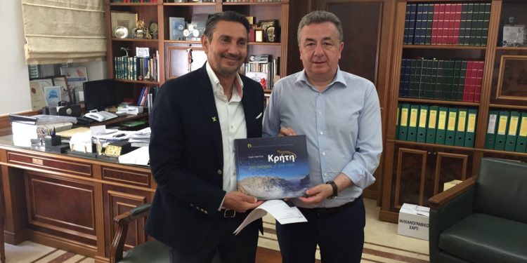κρήτη-συνάντηση-αρναουτάκη-με-τον-γι-472891
