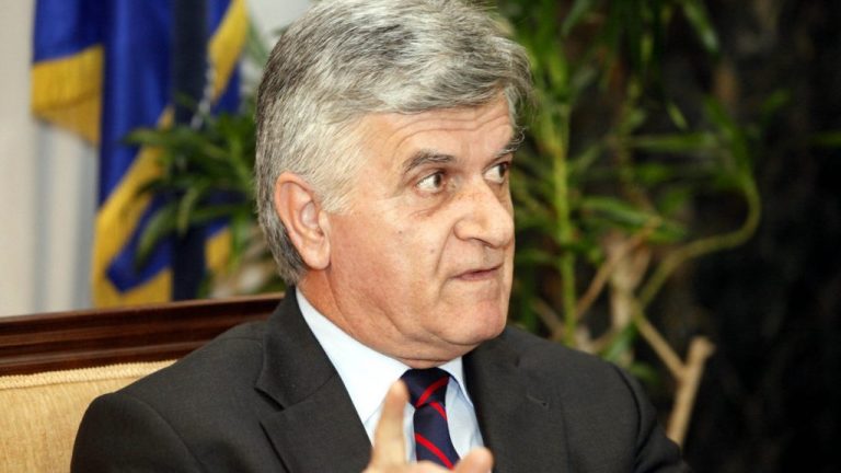 σε-αστυνομικό-τμήμα-ο-φίλιππος-πετσάλ-485649