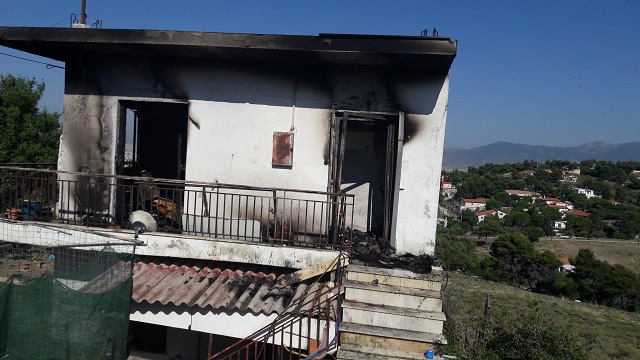 δ-πεντέλης-φωτιά-σε-οικία-της-δ-κ-μελισ-490620