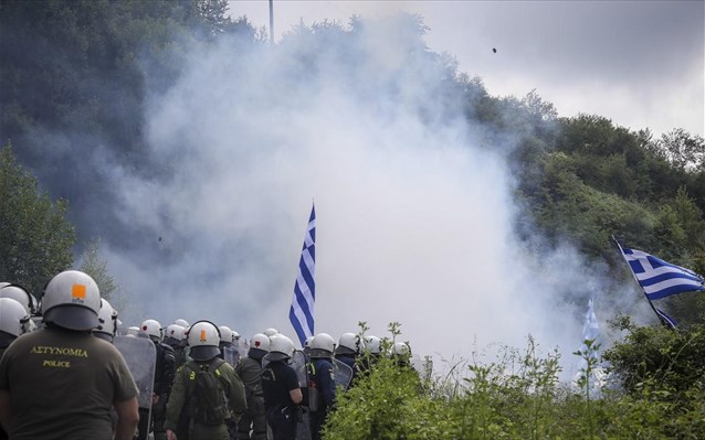 πρέσπες-χημικά-και-δακρυγόνα-στη-συγκ-496554