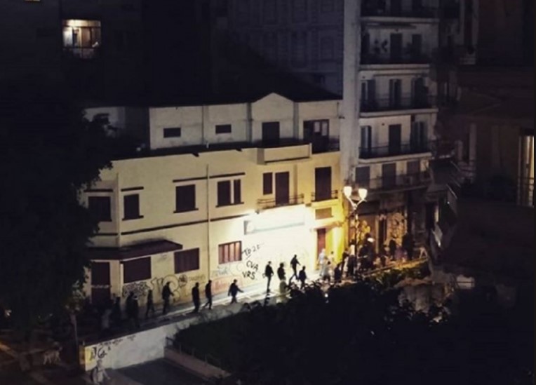 άγριο-ξύλο-στο-κέντρο-της-θεσσαλονίκη-501652