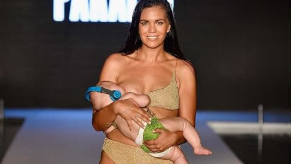 ηπα-μοντέλο-κάνει-πασαρέλα-θηλάζοντα-510480