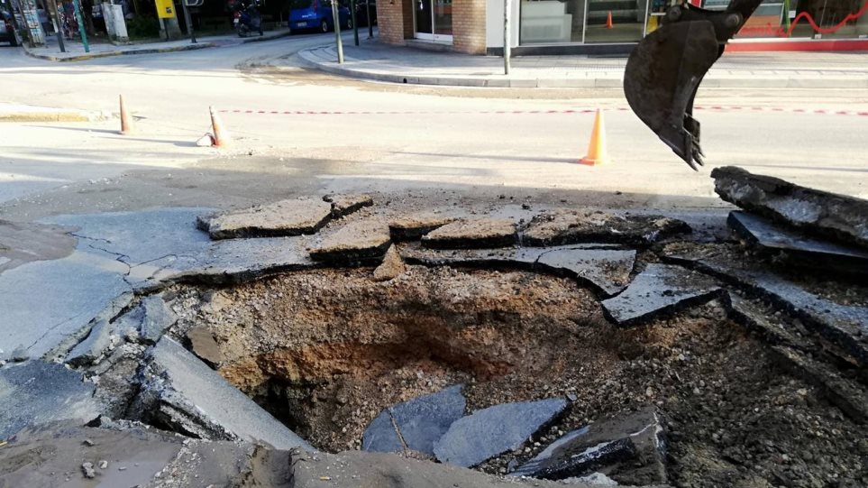 λάρισα-πλημμύρισαν-δρόμοι-από-σπασμέ-524649