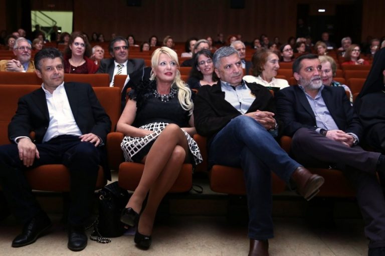 πατούλης-πατούλαινα-στην-πάρο-η-αποκα-521560