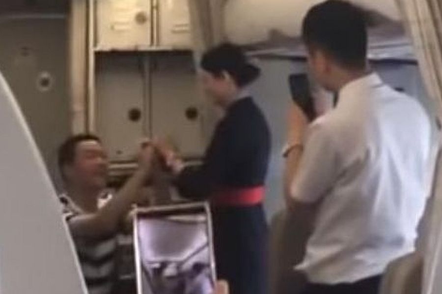 αεροσυνοδός-απολύθηκε-επειδή-δέχτηκ-535175