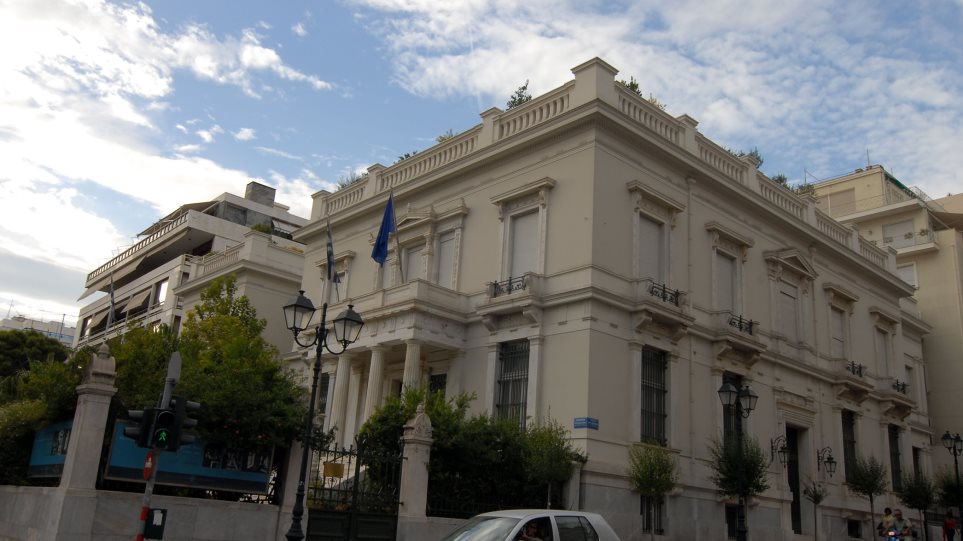έριξαν-λάδι-και-στο-μουσείο-μπενάκη-λ-527992
