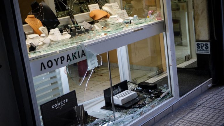 συνελήφθη-ο-κοσμηματοπώλης-στην-ομόν-536203