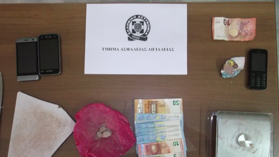 αίγιο-από-το-παράθυρο-του-σπιτιού-του-δ-544569