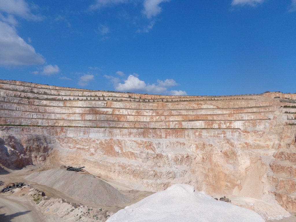 σκουπίδια-αττικής-νέοι-χυτα-σε-μέγαρα-540078