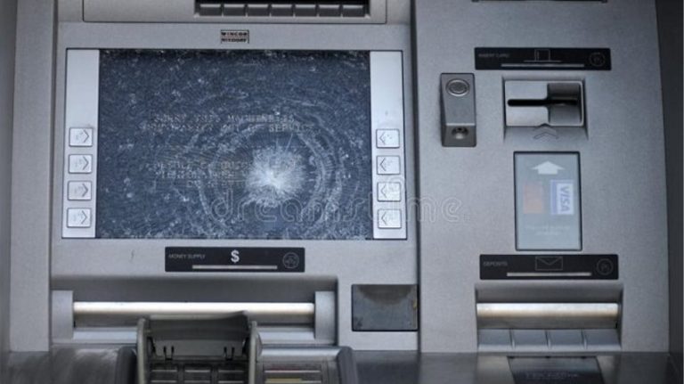 aνατίναξαν-atm-στη-γλυφάδα-τραυματίστηκε-563106