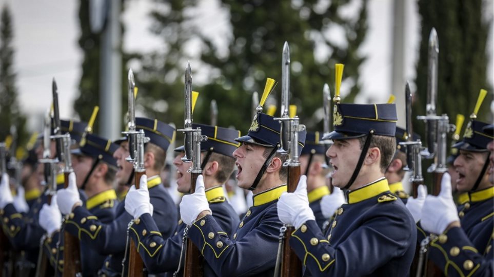 public-issue-οι-έλληνες-εμπιστεύονται-τον-στρατ-564099