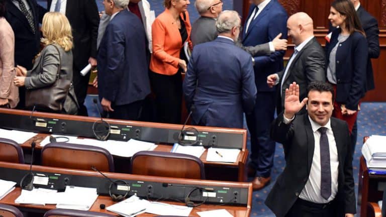 πώς-σχολιάζουν-τα-ξένα-μμε-τη-συνταγμα-575974