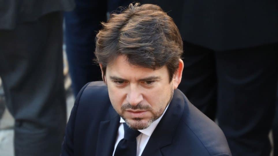 μακρόν-τον-εγκαταλείπει-και-ο-σύμβουλ-572460