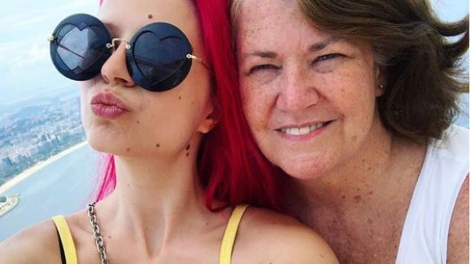 24χρονη-youtuber-παντρεύεται-την-61χρονη-ερωμέν-573656