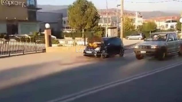 λαμία-aυτοκίνητο-λαμπάδιασε-καθ-οδό-587617