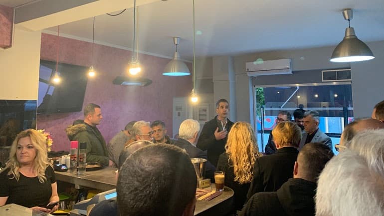 μπακογιάννης-στον-κολωνό-στις-γειτον-608196