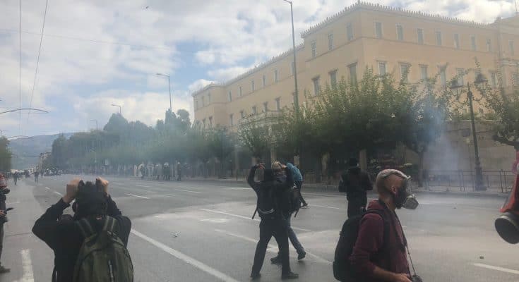 πετροπόλεμος-και-πυρκαγιά-σε-κτίριο-σ-603325