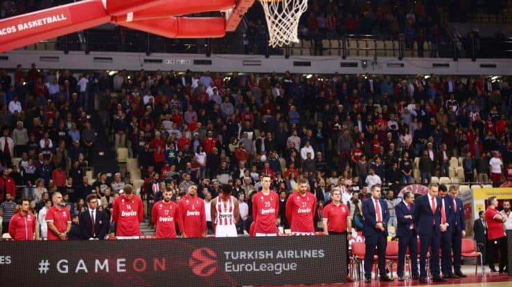 χειροκρότημα-από-τους-οπαδούς-του-ολυ-604124