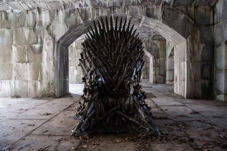 ο-σιδερένιος-θρόνος-του-game-of-thrones-στην-πα-616148