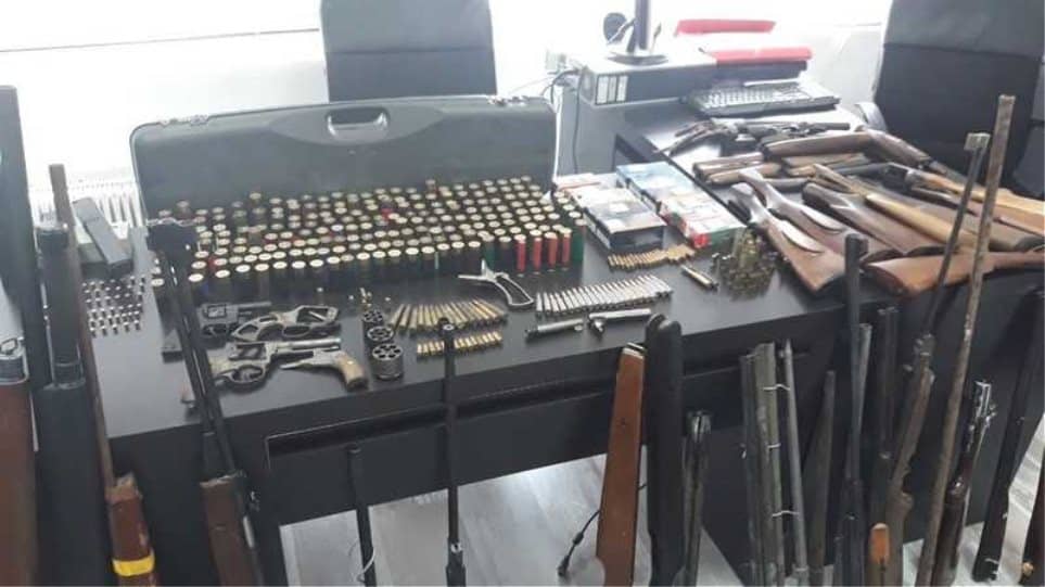 οπλοστάσιο-και-αρχαία-σε-σπίτι-στα-ιωά-616714