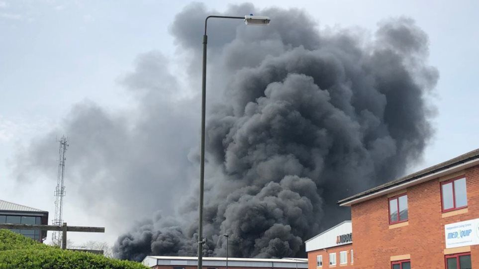 βρετανία-φωτιά-και-εκρήξεις-σε-εργοστ-619299