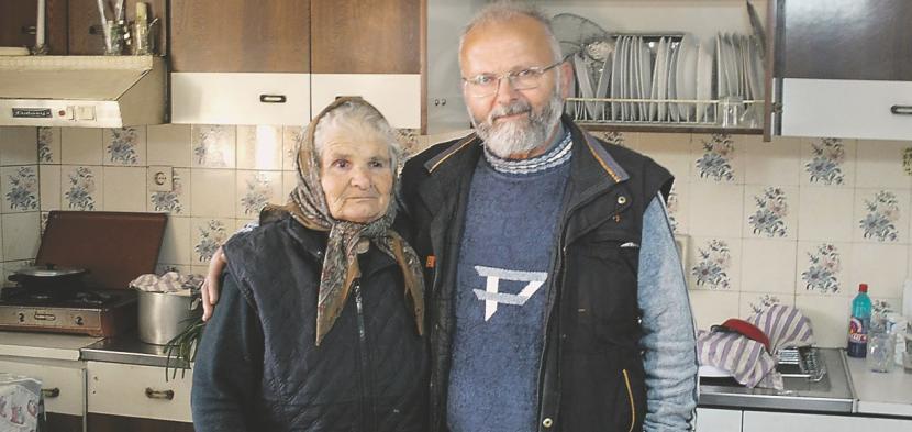 συγκλονίζει-η-γιαγιά-με-τα-χόρτα-να-με-613369