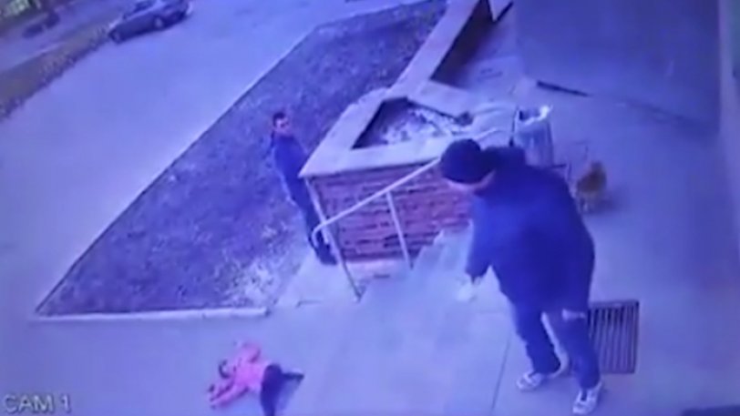 πατέρας-πέταξε-την-4χρονη-κόρη-του-από-τ-610740