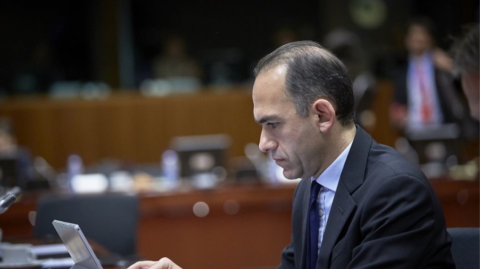 κύπρος-η-βουλή-ζητά-παραίτηση-ή-παύση-τ-615210