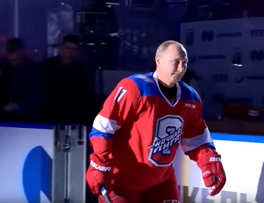 επική-τούμπα-του-πούτιν-σε-αγώνα-χόκεϊ-626333