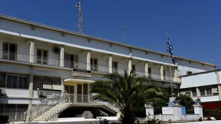 κορυδαλλός-νεκρός-μέσα-στο-κελί-του-βρ-627021