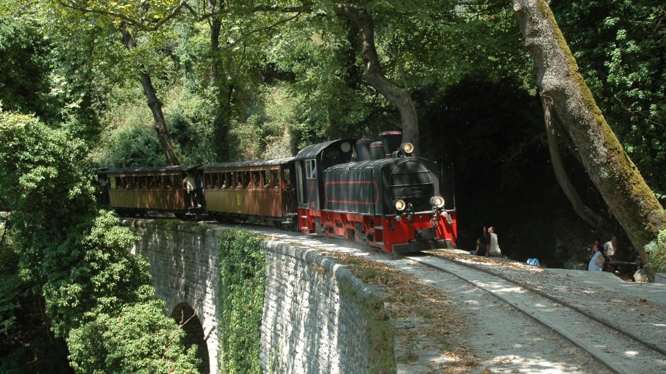 τραινοσε-τα-δρομολόγια-του-μουτζούρ-637701