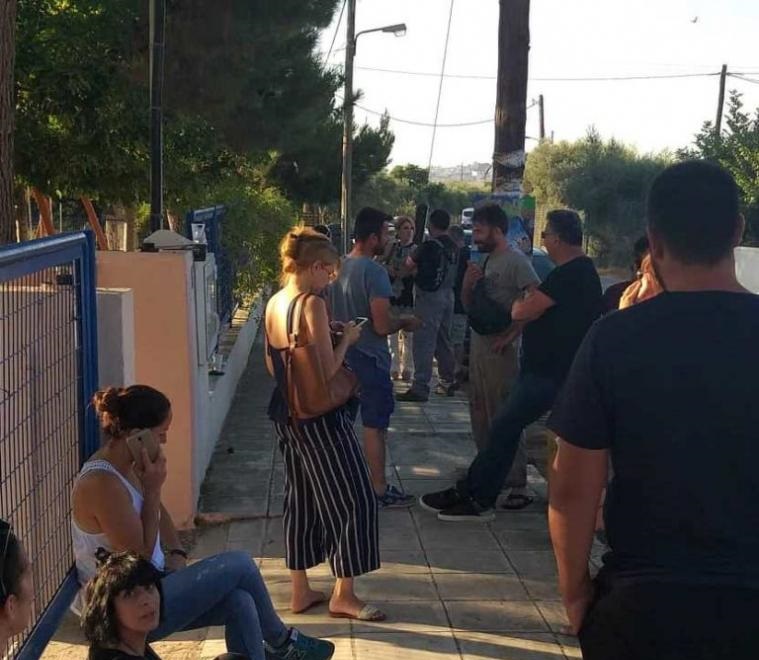 ξενύχτι-γονέων-έξω-από-παιδικούς-σταθ-660733