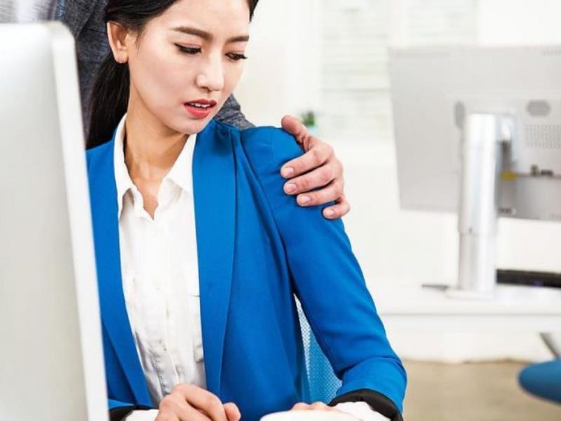 κατήγγειλε-παρενόχληση-απολύθηκε-κα-655922