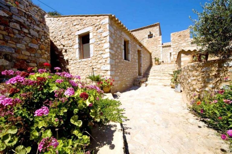 δύο-ελληνικά-χωριά-ανάμεσα-στα-25-καλύτε-655973