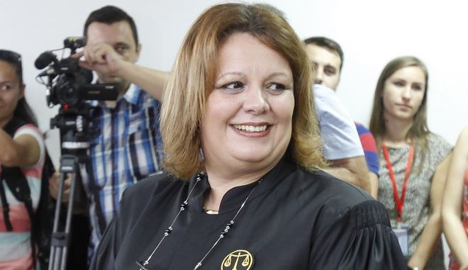 σκάνδαλο-συνελήφθη-ειδική-εισαγγελέ-669287