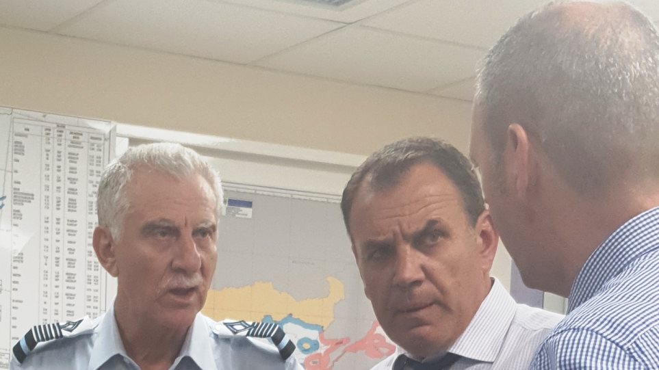 στο-κέντρο-επιχειρήσεων-ο-υπουργός-εθ-667140
