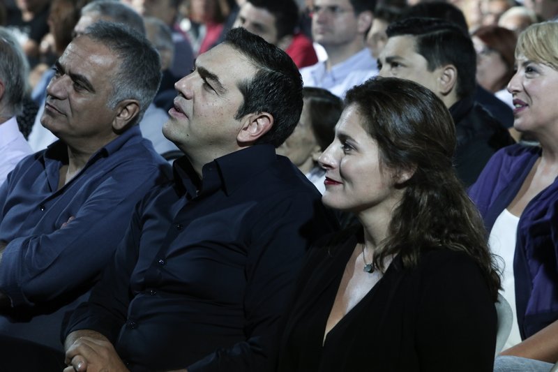 η-τρυφερή-στιγμή-του-αλέξη-τσίπρα-με-τη-684742