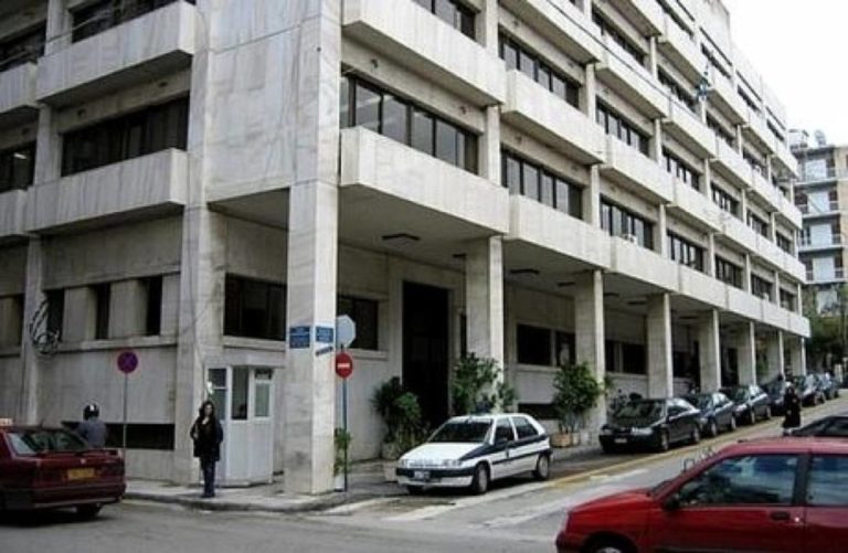 πάτρα-άνδρας-απείλησε-ότι-θα-μπουκάρ-674644