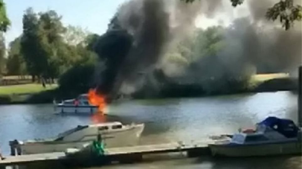 λονδίνο-σκάφος-πήρε-φωτιά-στον-τάμεση-682694