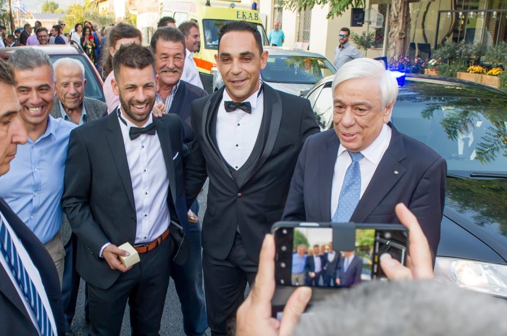 ο-παυλόπουλος-σταμάτησε-την-αυτοκινη-692440