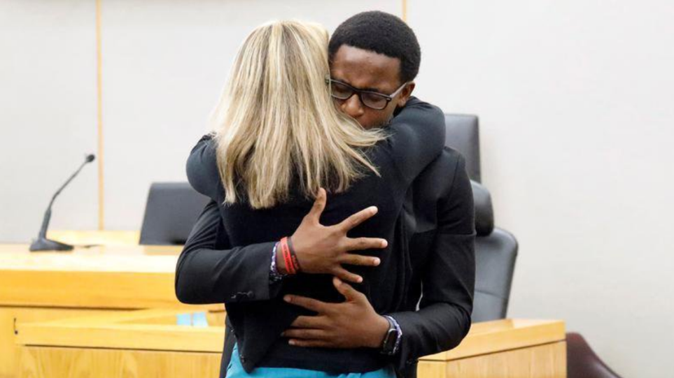 η-στιγμή-που-ο-αδερφός-θύματος-συγχωρε-686035