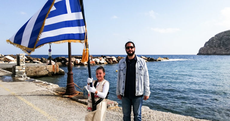 παρέλαση-με-μια-μόνο-μαθήτρια-στον-από-695373