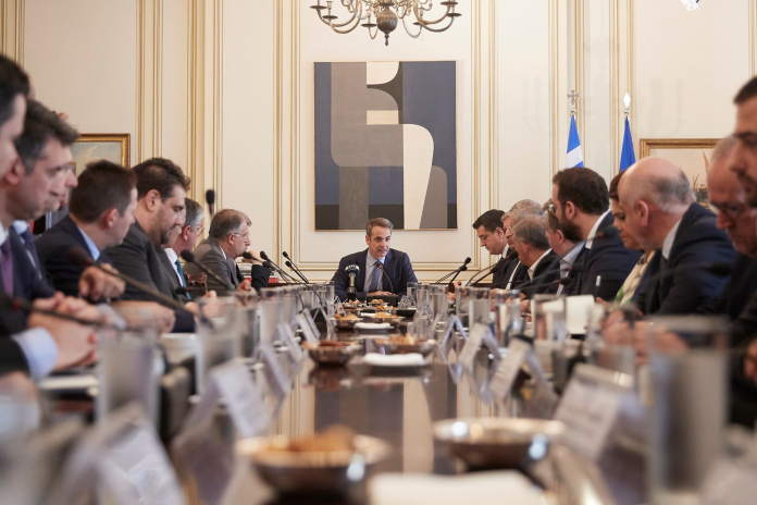 μητσοτάκης-επιβράβευση-με-επιπλέον-κ-703354