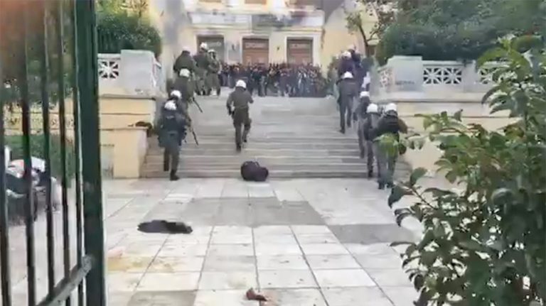 τρικάκια-έξω-από-την-οικία-του-πρύτανη-700390